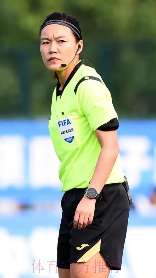 足球报:裁判应是隐形角色 不能用错误弥补错误——国际级女裁判 足球报:裁判应是隐形角色 不能用错误弥补错误——国际级女裁判
