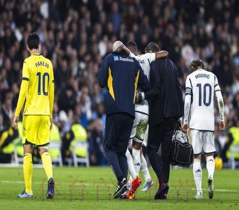 马卡:皇马将考察阿拉巴恢复情况 再决定是否签中卫